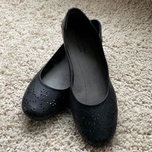 Flats Size 8.5M-Black Baretraps Eyelet Styling